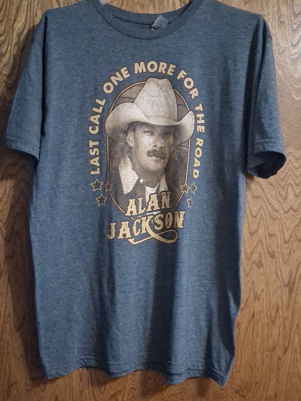 JACKSON Heather Charcoal Alan Jackson Portrait Tee with Tan Print